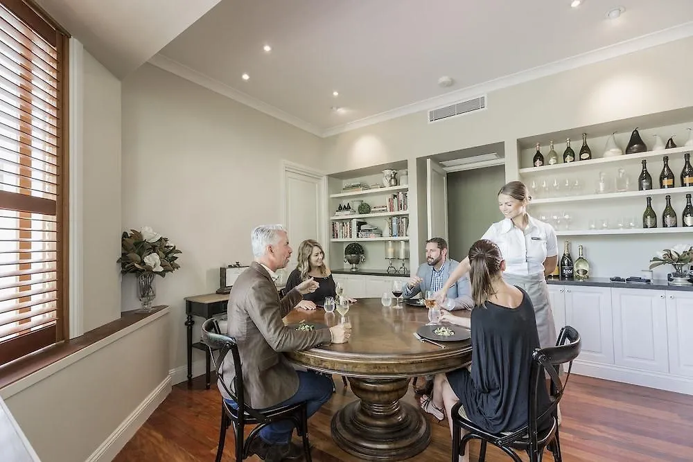 Lodge Spicers Clovelly Estate Montville